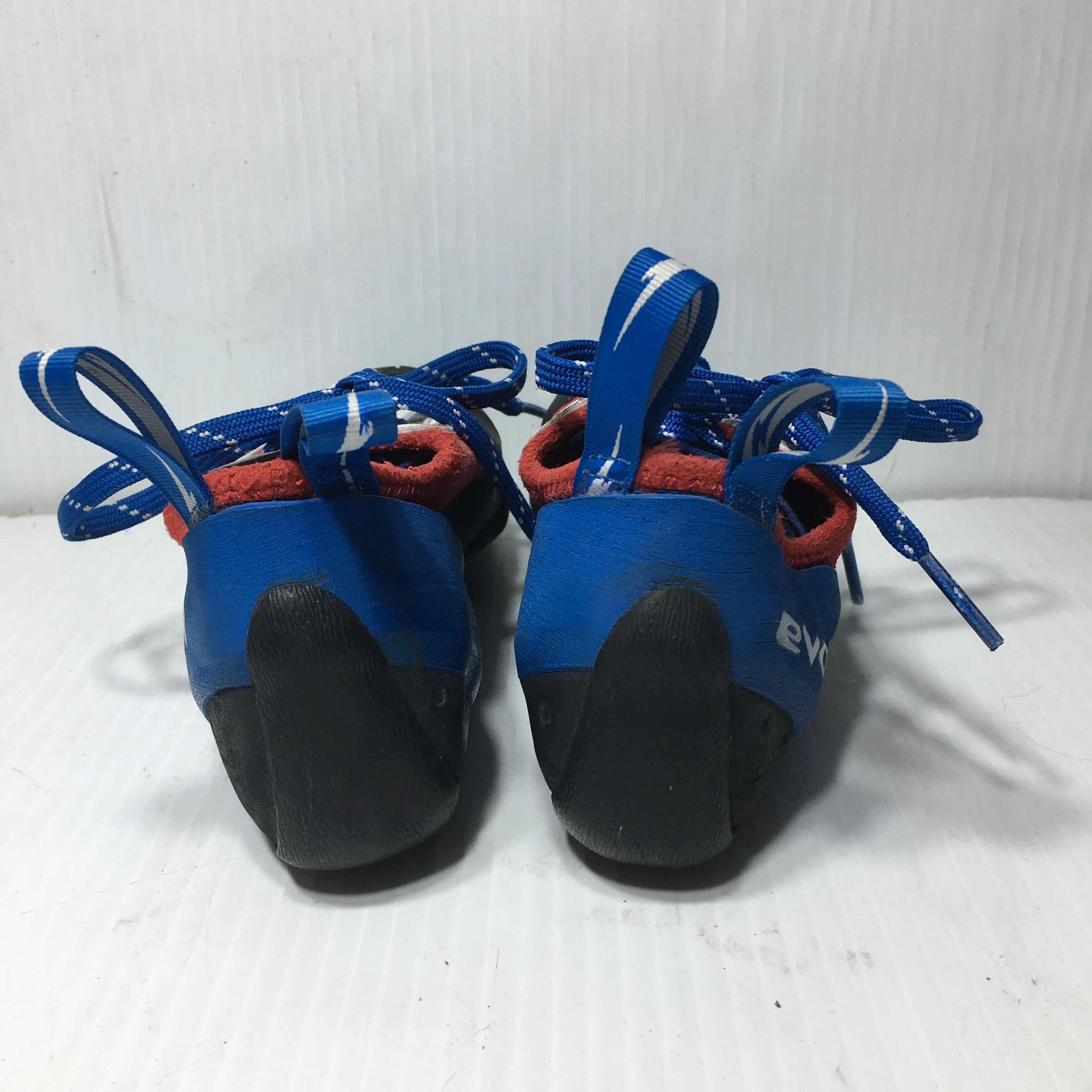 Evolv Womens Climbing Shoes - Size 4.5 - Pre-owned - BNX59H